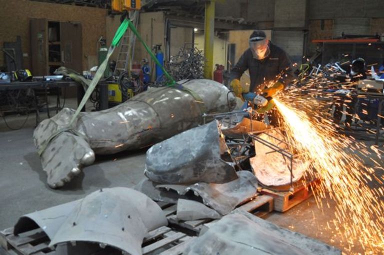 أكبر تمثال برونزي في بريطانيا يصور ممثلة شابة