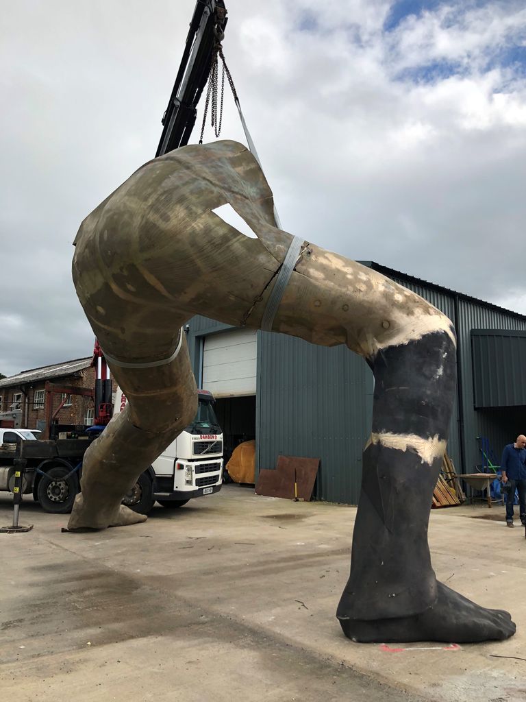 أكبر تمثال برونزي في بريطانيا يصور ممثلة شابة