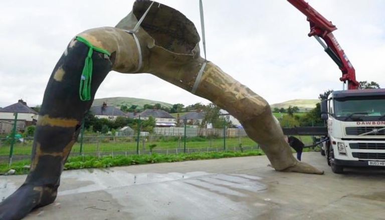 أكبر تمثال برونزي في بريطانيا يصور ممثلة شابة