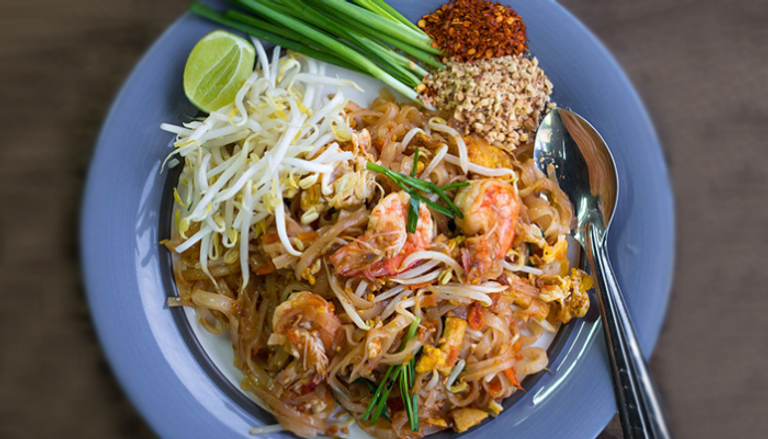 وجبة "باد تاي" التايلاندية
