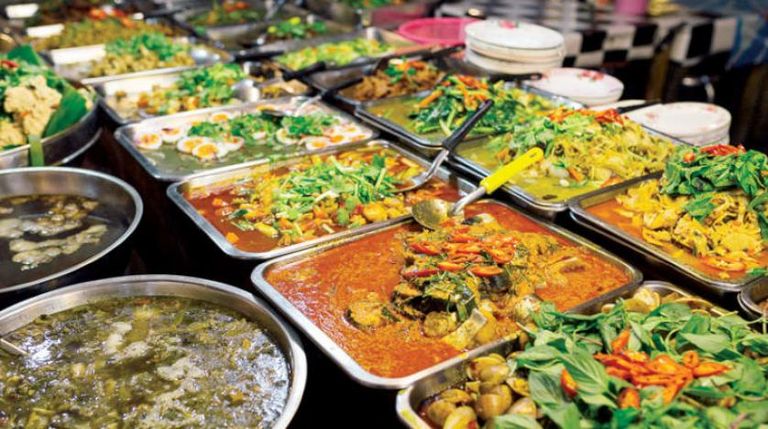 وجبة "باد تاي" التايلاندية