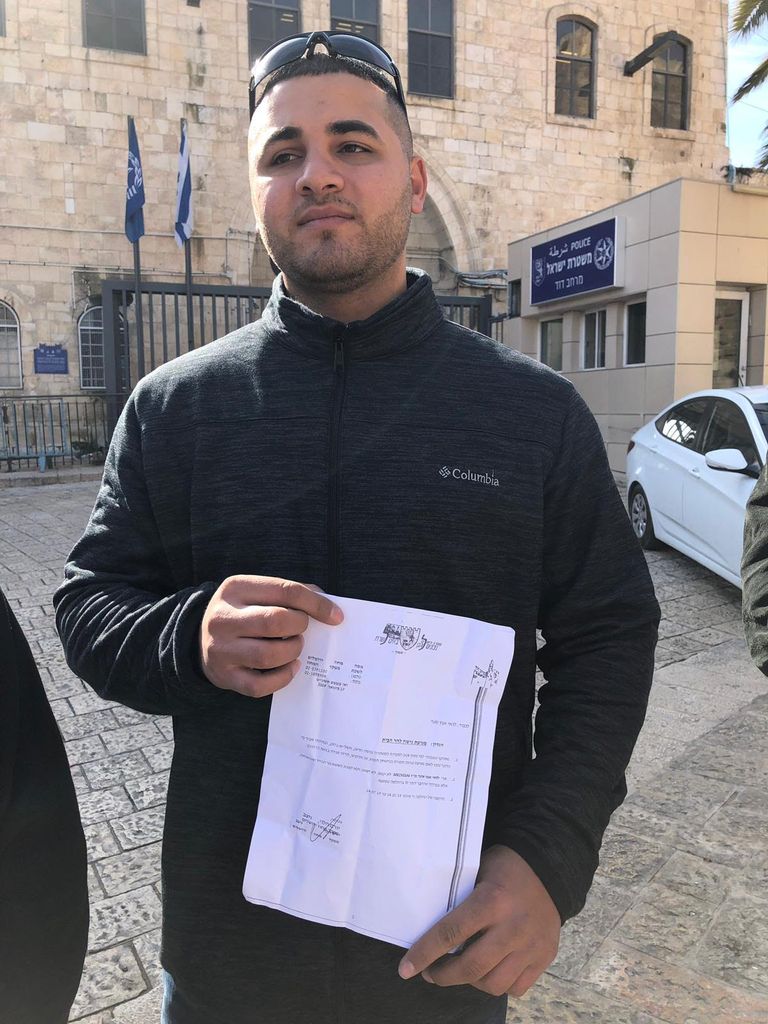 حراس المسجد يحملون قرارات الإبعاد