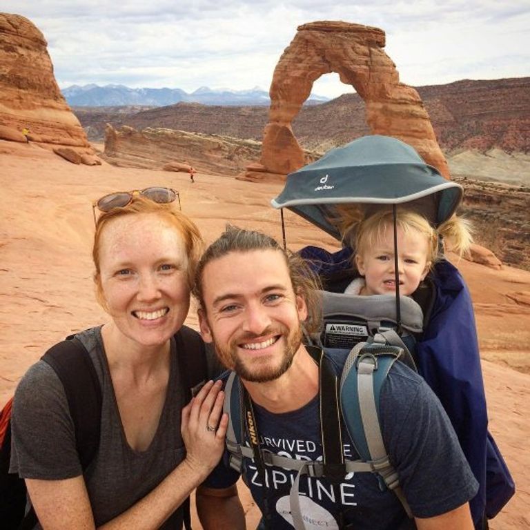 زوجان يبيعان منزلهما لشراء حافلة للمعيشة والسفر