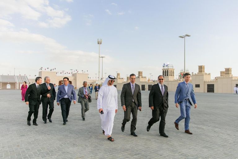 صورة للسفراء أثناء الجولة