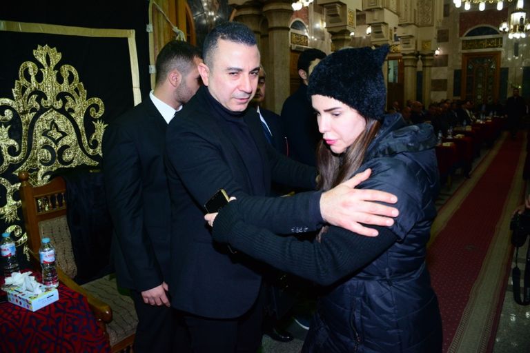 يسرا تقدم واجب العزاء للفنان أحمد سعيد عبدالغني