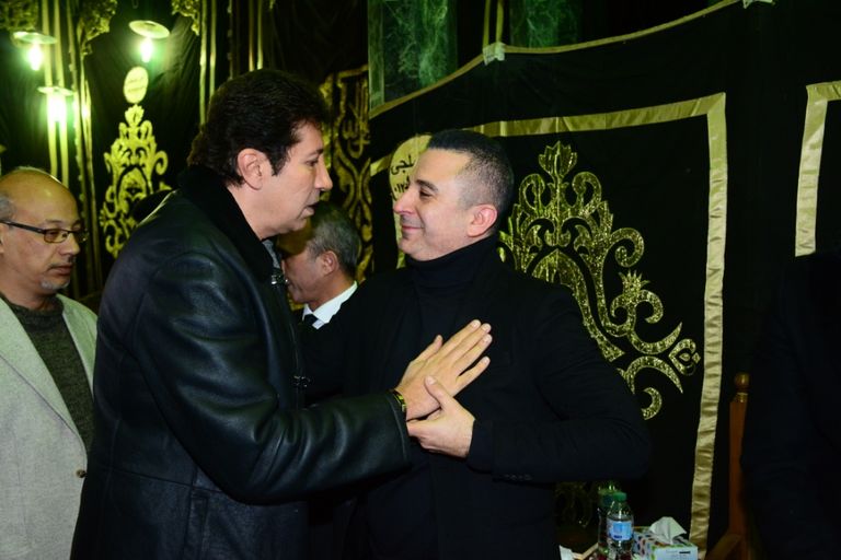 يسرا تقدم واجب العزاء للفنان أحمد سعيد عبدالغني