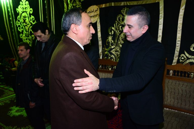 يسرا تقدم واجب العزاء للفنان أحمد سعيد عبدالغني