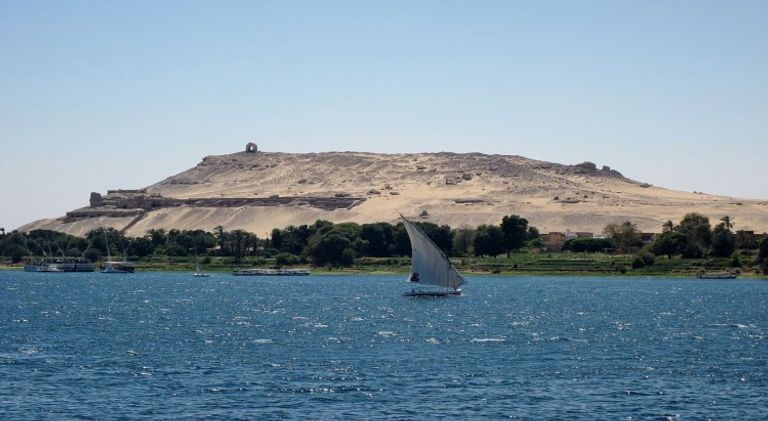 مقابر النبلاء بأسوان