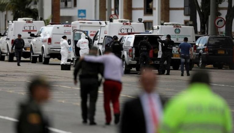 الشرطة الكولومبية في موقع الهجوم - رويترز