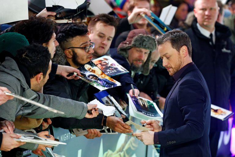 الفنان جيمس مكافوي فيلم "جلاس" يتصدر إيرادات السينما الأمريكية بـ40 مليون دولار