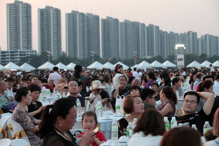 مأدبة الأرز اللزج بالمانجو