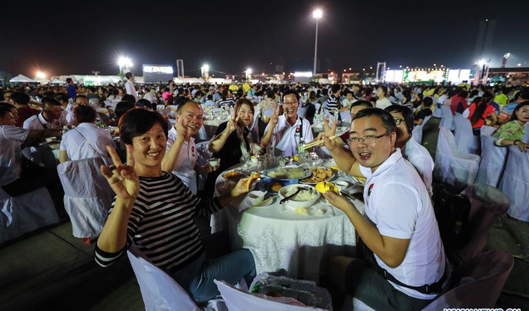 مأدبة الأرز اللزج بالمانجو