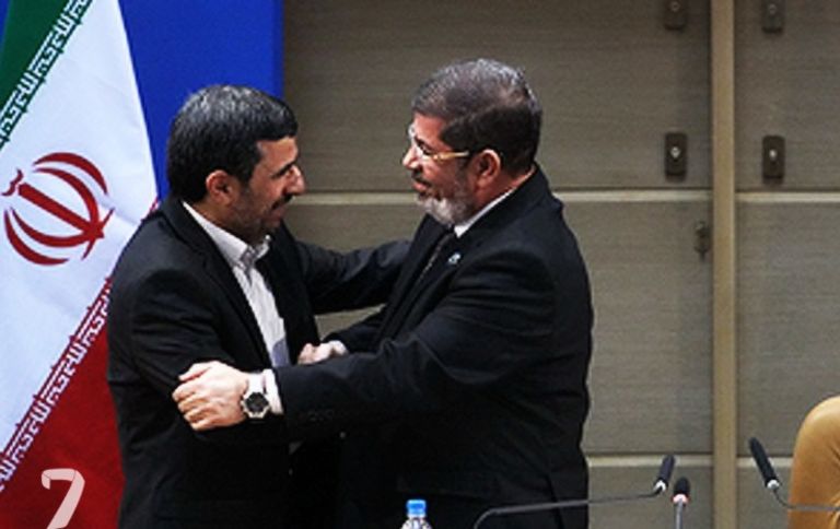 المعزول محمد مرسي والرئيس الإيراني السابق نجاد إيران والتطابق مع الأيدولوجيات المتطرفة.. إيران والإخوان نموذج