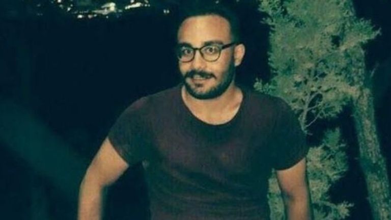 قوات أمن إيرانية تقمع محتجين - أرشيفية