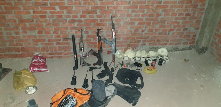 أسلحة وقنابل كانت بحوزة الخلية الإرهابية