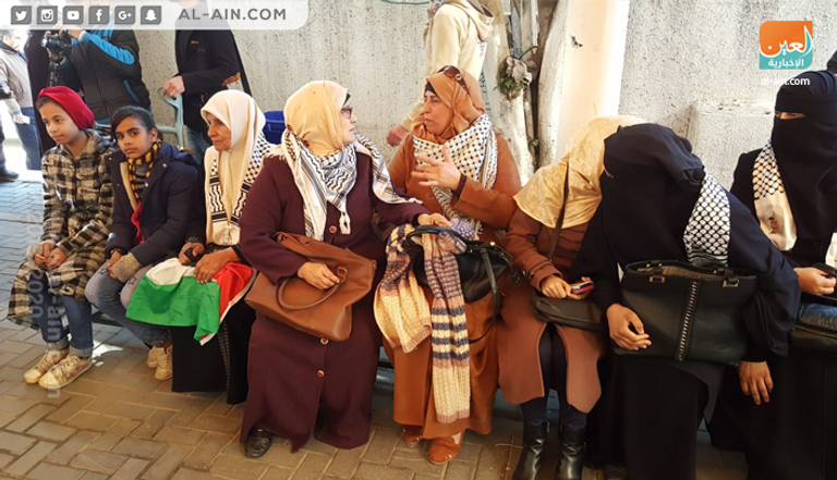 فلسطينيات يشاركن في اعتصام لمساندة الأسرى فلسطينيات يشاركن في اعتصام لمساندة الأسرى