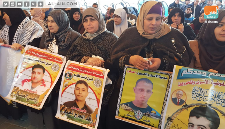 فلسطينيات يشاركن في اعتصام لمساندة الأسرى فلسطينيات يشاركن في اعتصام لمساندة الأسرى