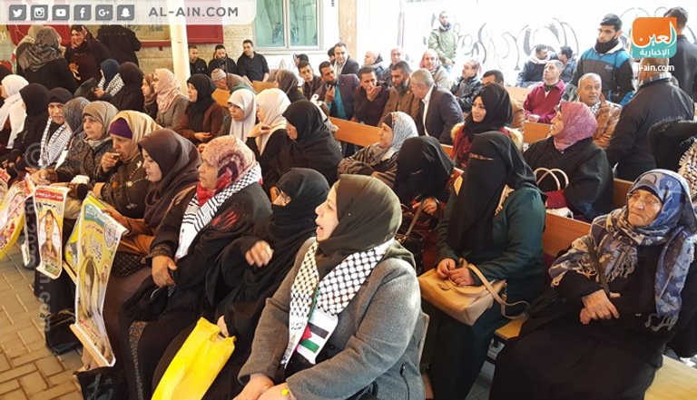فلسطينيات يشاركن في اعتصام لمساندة الأسرى فلسطينيات يشاركن في اعتصام لمساندة الأسرى