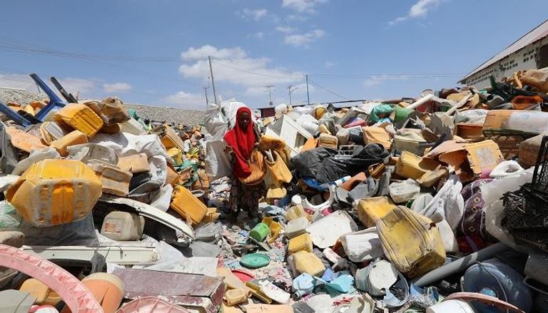 مخلفات البلاستيك "مصدر رزق" في الصومال
