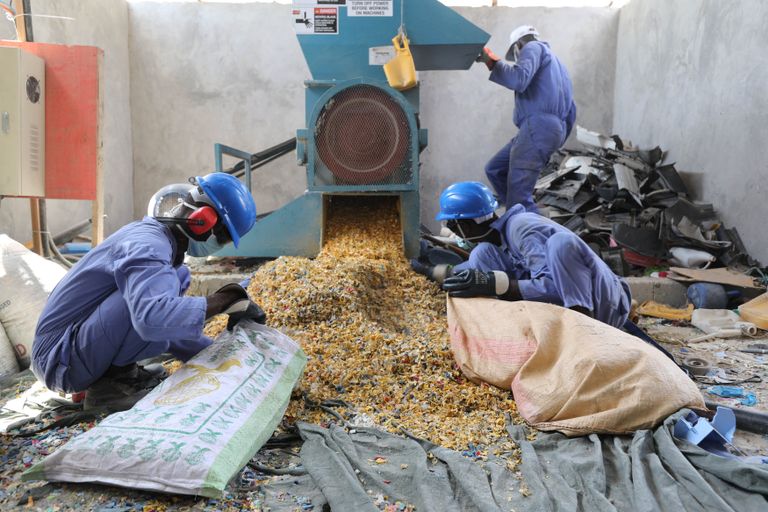 مخلفات البلاستيك "مصدر رزق" في الصومال