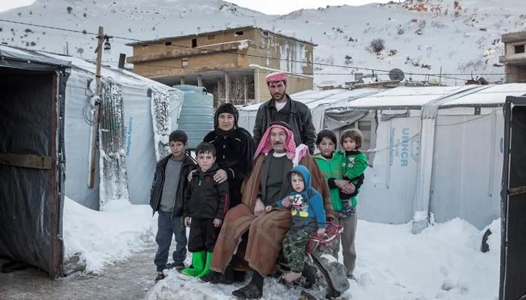 الثلوج والبرد القارس يزيدان معاناة اللاجئين السوريين في لبنان
