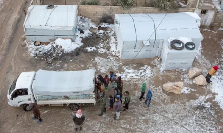 الثلوج والبرد القارس يزيدان معاناة اللاجئين السوريين في لبنان