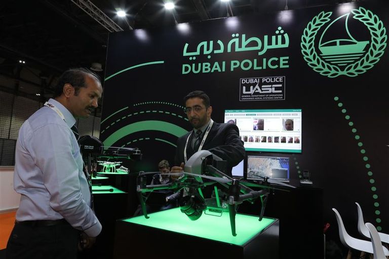 شرطة دبي تكشف عن طائرة بدون طيار تعمل بالهيدروجين