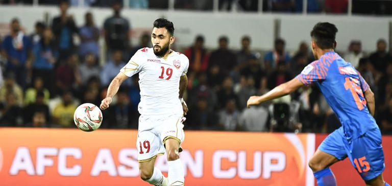 كميل الأسود لاعب منتخب البحرين سون هيونج مين قائد كوريا الجنوبية