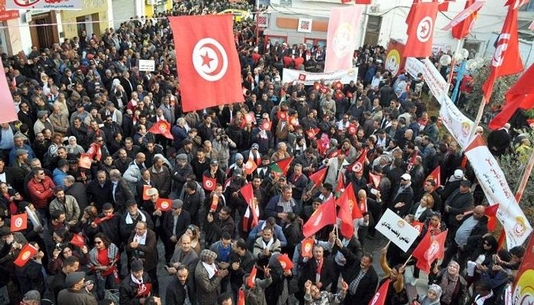 تونسيون يشاركون في الإضراب العام - أرشيفية