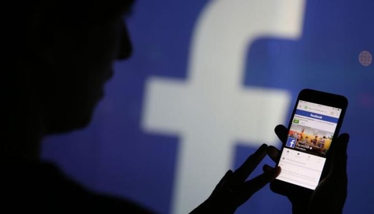 مستخدمو فيسبوك يؤجرون حساباتهم مقابل المال 