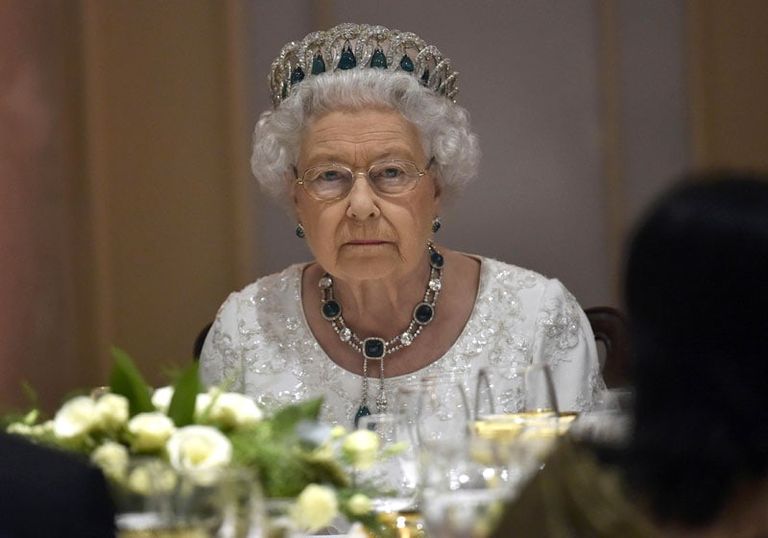 الملكة تستخدم حقيبة يدها لإرسال رسائل سرية لموظفيها - صورة أرشيفية