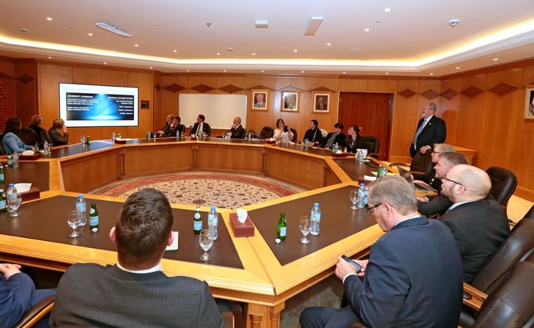 دائرة العلاقات الحكومية في الشارقة تجتمع مع وفد فنلندي