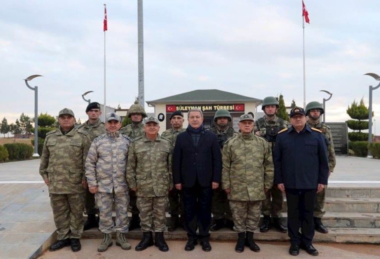 قوات تركية على الحدود مع سوريا