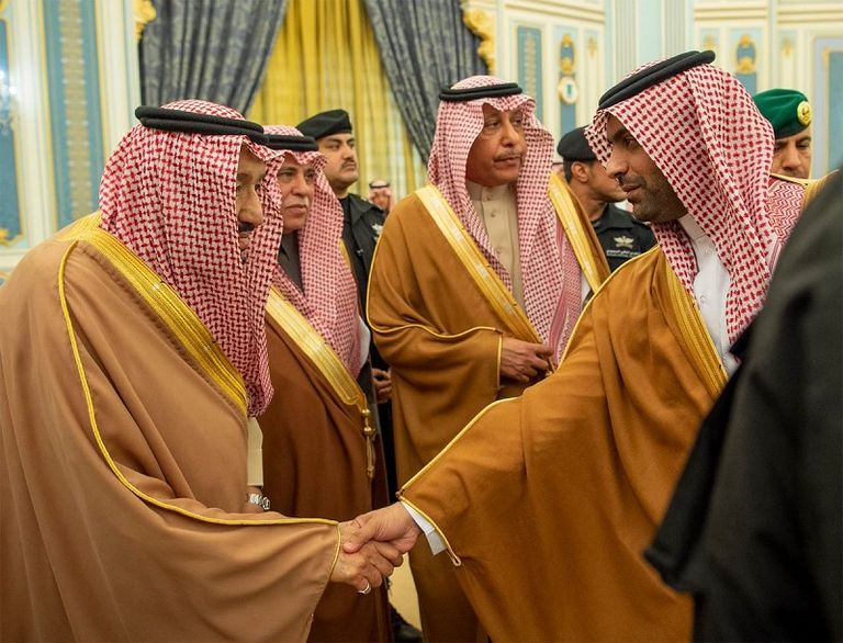 استقبال خادم الحرمين كبار مسؤولي وزارة التجارة والاستثمار في المملكة