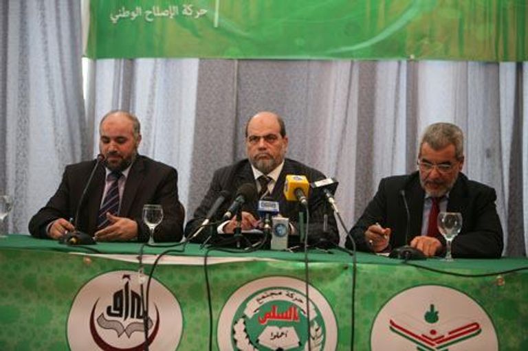 إخوان الجزائر أبوجرة سلطاني وعبدالرزاق مقري المتصارعان على الترشح لرئاسة الجزائر