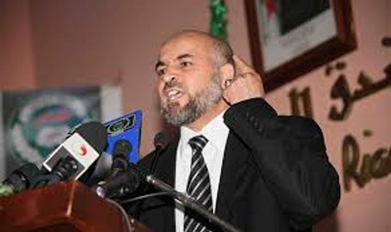 فاتح ربيعي الأمين العام لحركة النهضة الإخوانية أبوجرة سلطاني وعبدالرزاق مقري المتصارعان على الترشح لرئاسة الجزائر