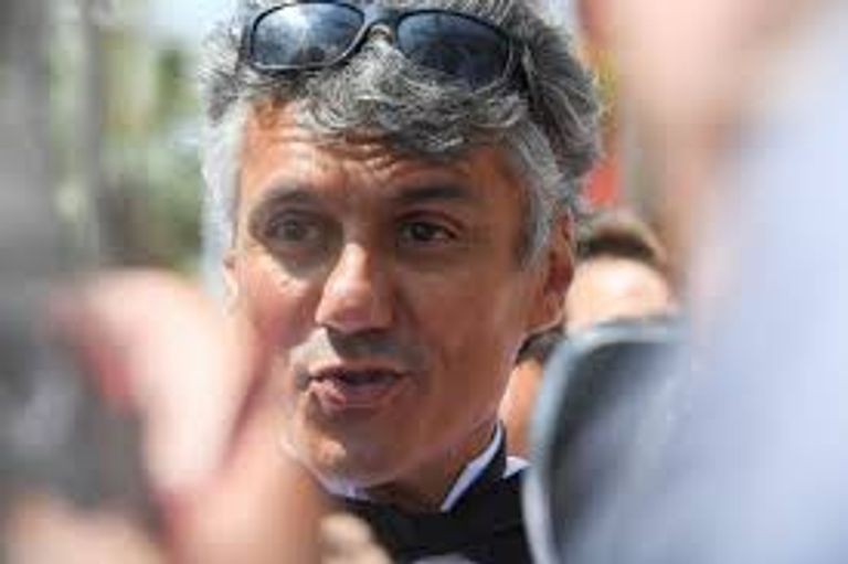 رشيد نكاز الرئيس الجزائري يدلي بصوته في الانتخابات البرلمانية - أرشيقية