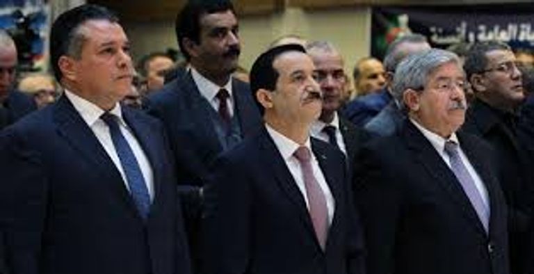 رؤساء أحزاب التحالف الرئاسي الرئيس الجزائري يدلي بصوته في الانتخابات البرلمانية - أرشيقية