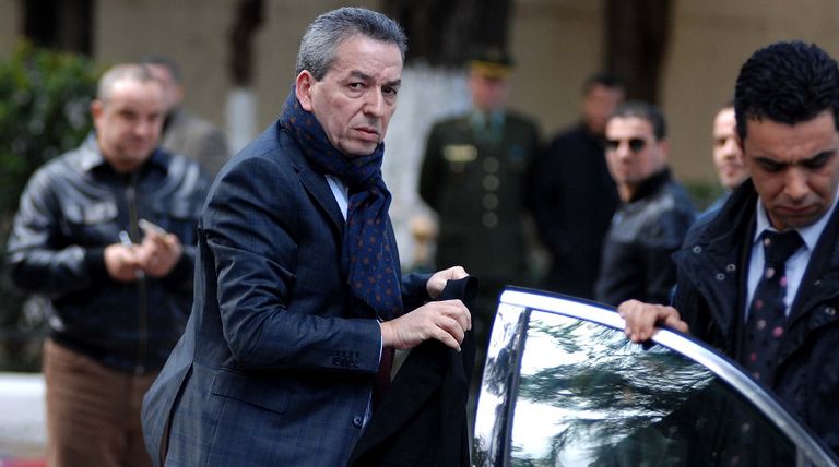 عمارة بن يونس الرئيس الجزائري يدلي بصوته في الانتخابات البرلمانية - أرشيقية