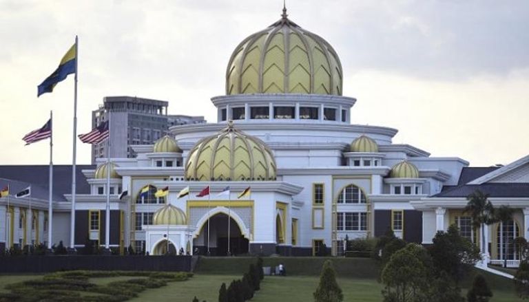 مدخل القصر الوطني الماليزي في كوالالمبور