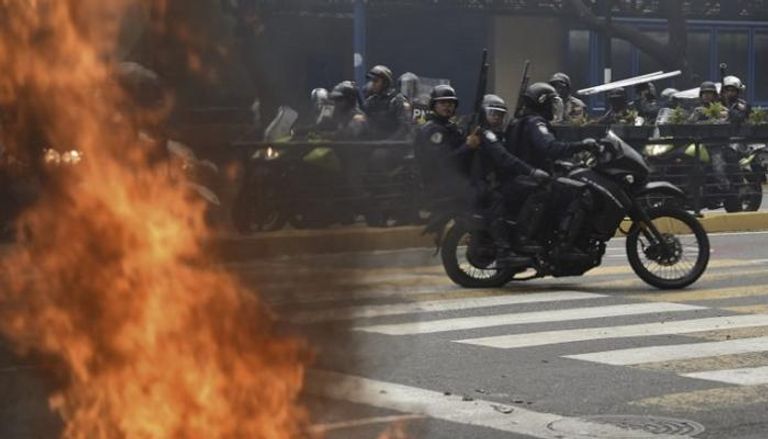قوات الأمن تحاول السيطرة على العنف في فنزويلا