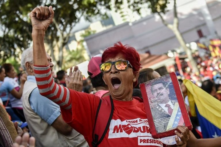 مسيرة لأنصار الرئيس نيكولاس مادورو