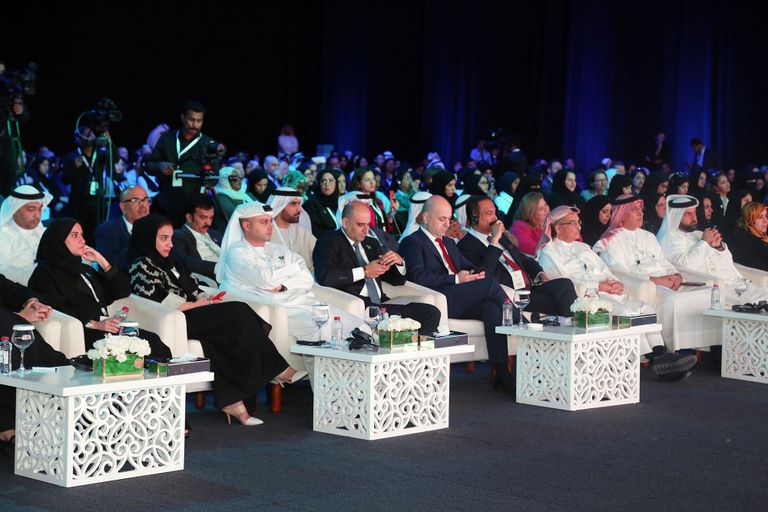 حميد القطامي المدير العام لهيئة الصحة بدبي خلال جلسة الحوار