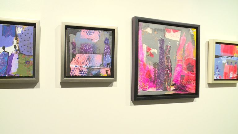 لوحة الشيخة صنعاء بن حشر آل مكتوم في معرض "قصتها"