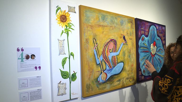 لوحة الشيخة صنعاء بن حشر آل مكتوم في معرض "قصتها"