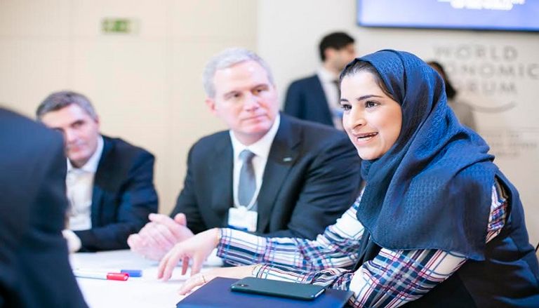 سارة الأميري أثناء مشاركتها بفعاليات المنتدى الاقتصادي العالمي في دافوس سارة الأميري تشارك بفعاليات دافوس