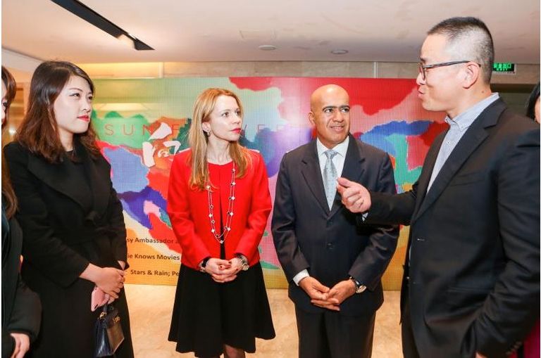 السفير الإماراتي وعقيلته بين المشاركين في الفعالية