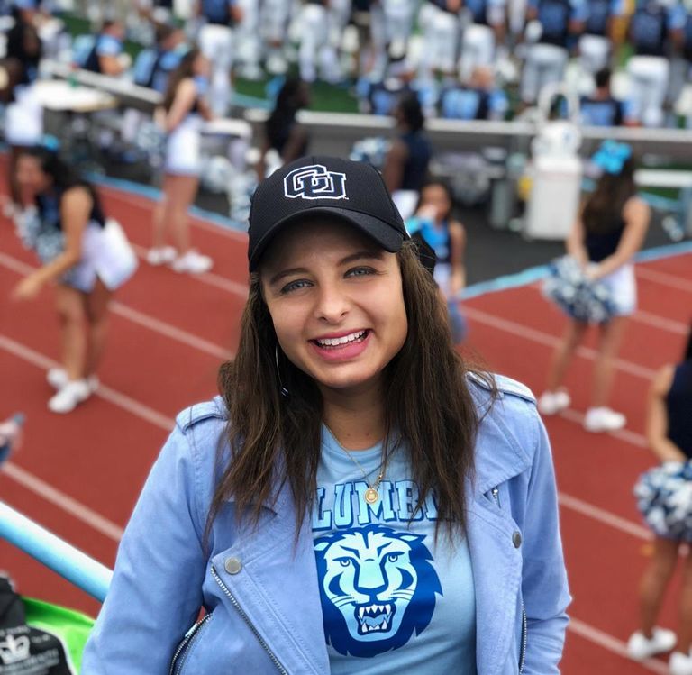 الفتاة المصرية ندى زاهر في حفل تخرجها