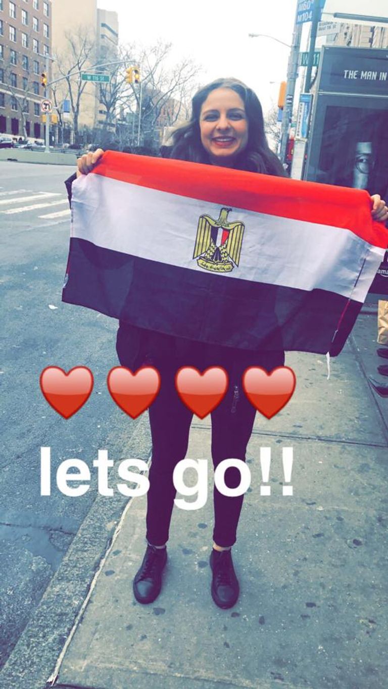 الفتاة المصرية ندى زاهر في حفل تخرجها