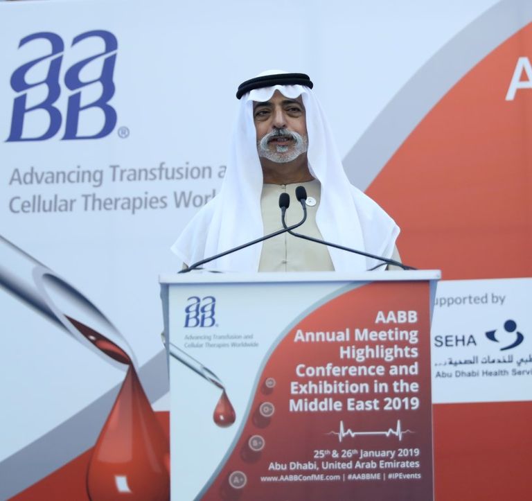 وزير التسامح الإماراتي يتابع فعاليات المؤتمر